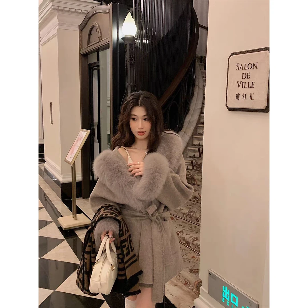 毛呢大衣女秋冬轻奢高端千金名媛气质系带收腰毛毛领连帽斗篷外套