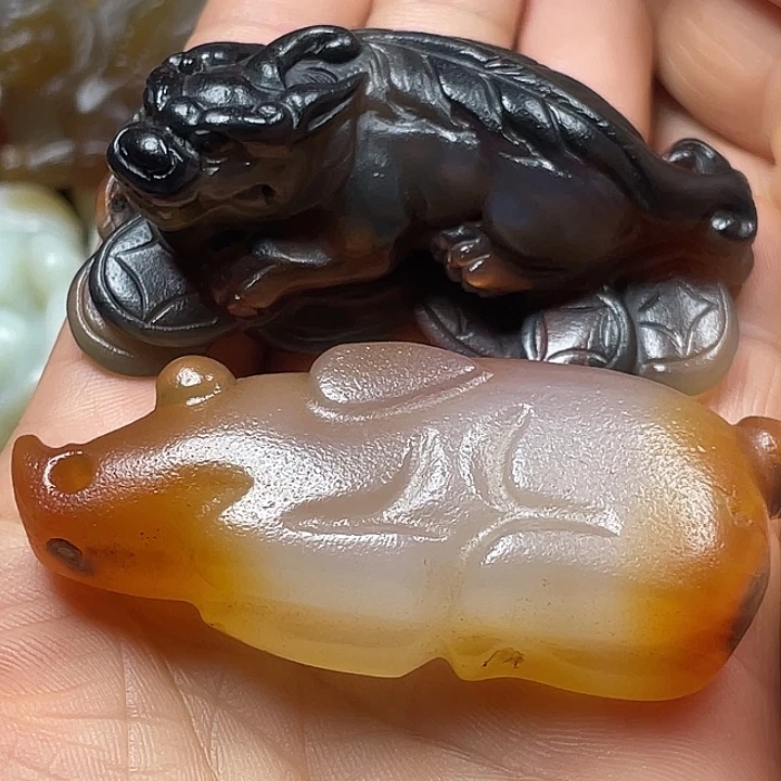 淡***群玛瑙/玉髓未镶嵌颈饰