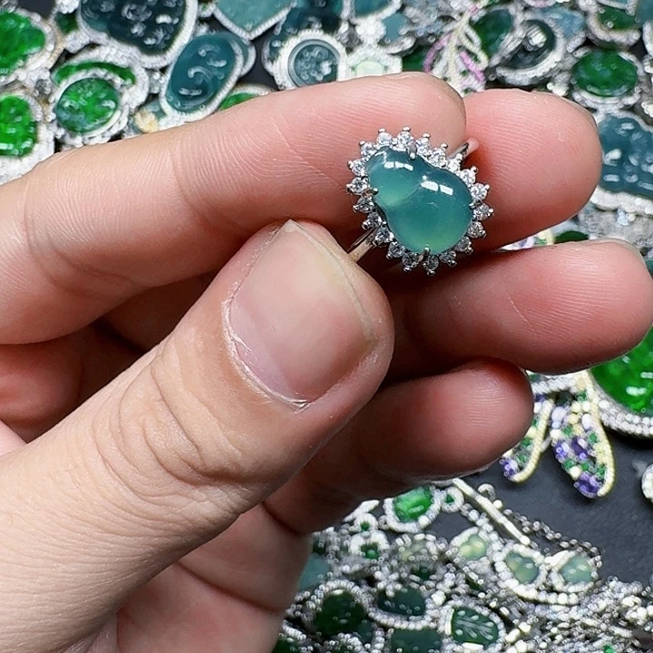 翡翠颈饰未镶嵌天然A货翡翠放漏