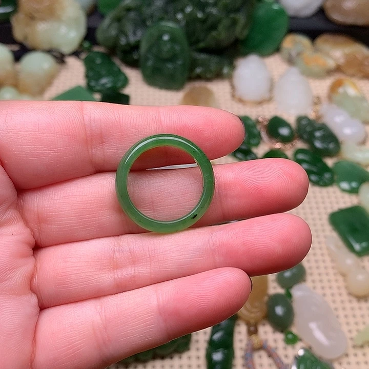 和田玉颈饰未镶嵌娟****》