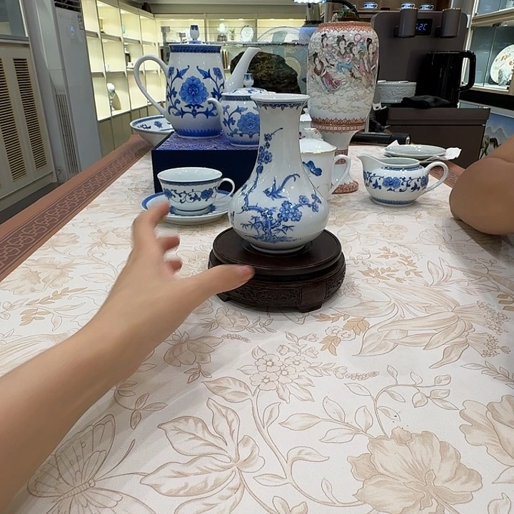 用***2摆件景德镇青花瓶一件