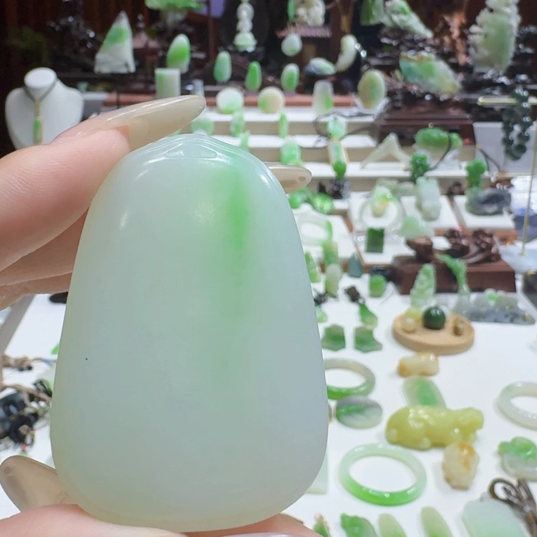 和田玉（翠青玉）未镶嵌挂件翠青面包牌