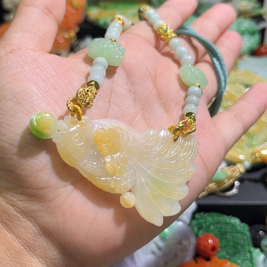 翡翠未镶嵌颈饰待编织