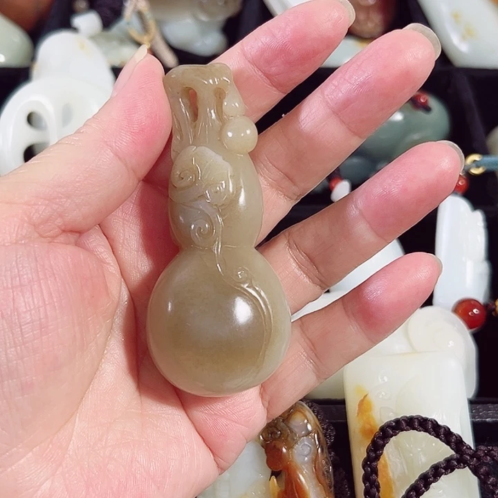 和田玉未镶嵌车挂