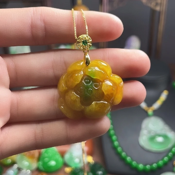 翡翠未镶嵌吊坠(赠链)