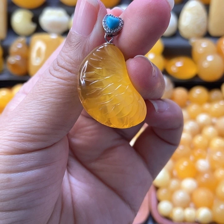 琥珀未镶嵌颈饰天然蜜蜡