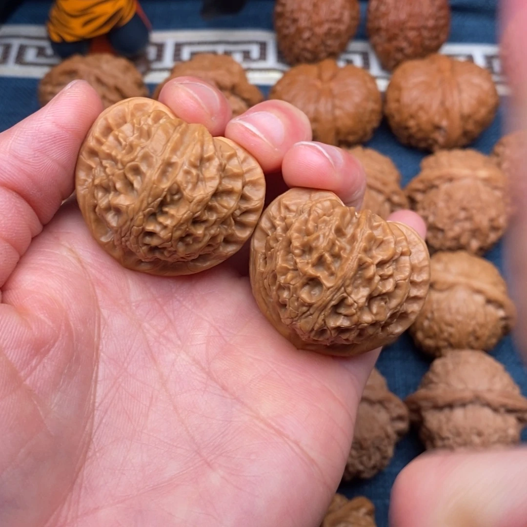 文玩核桃把件37桃心宫灯