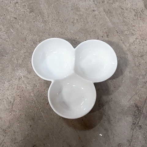 微瑕，不明火，口径20厘米，高度4白色分餐