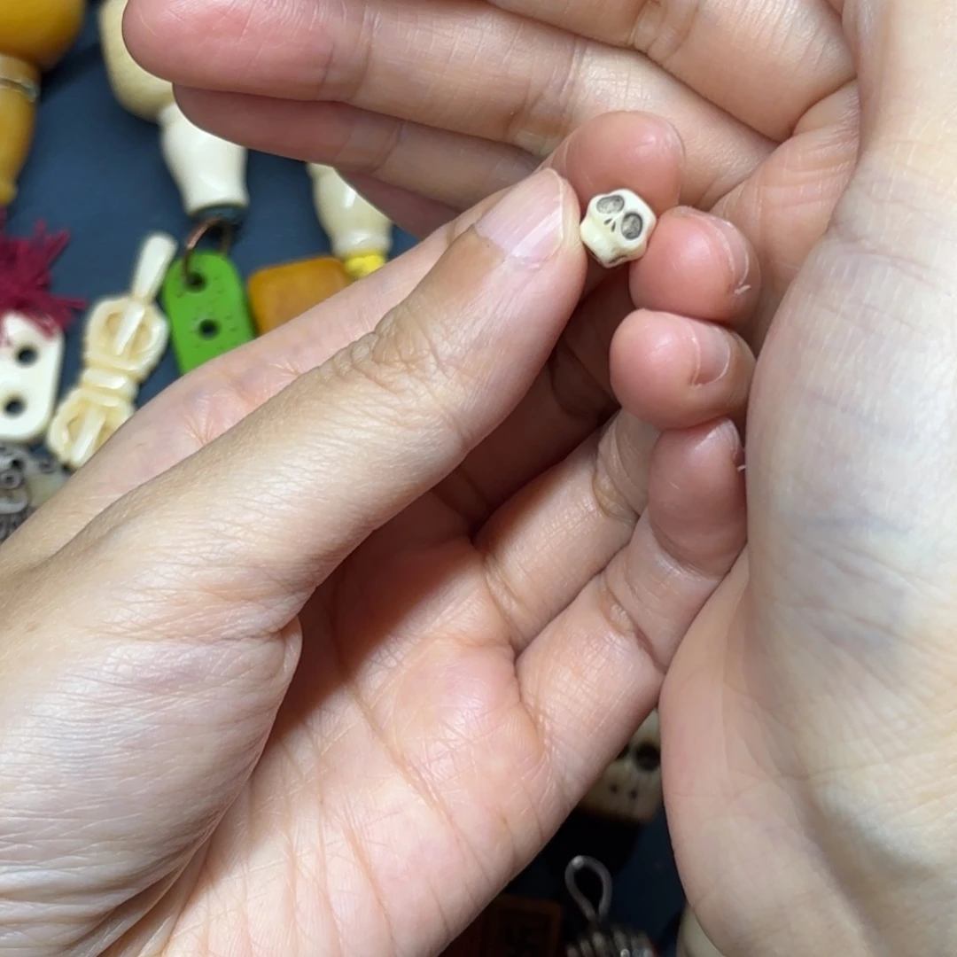 配饰和其他物品上使用各种工具