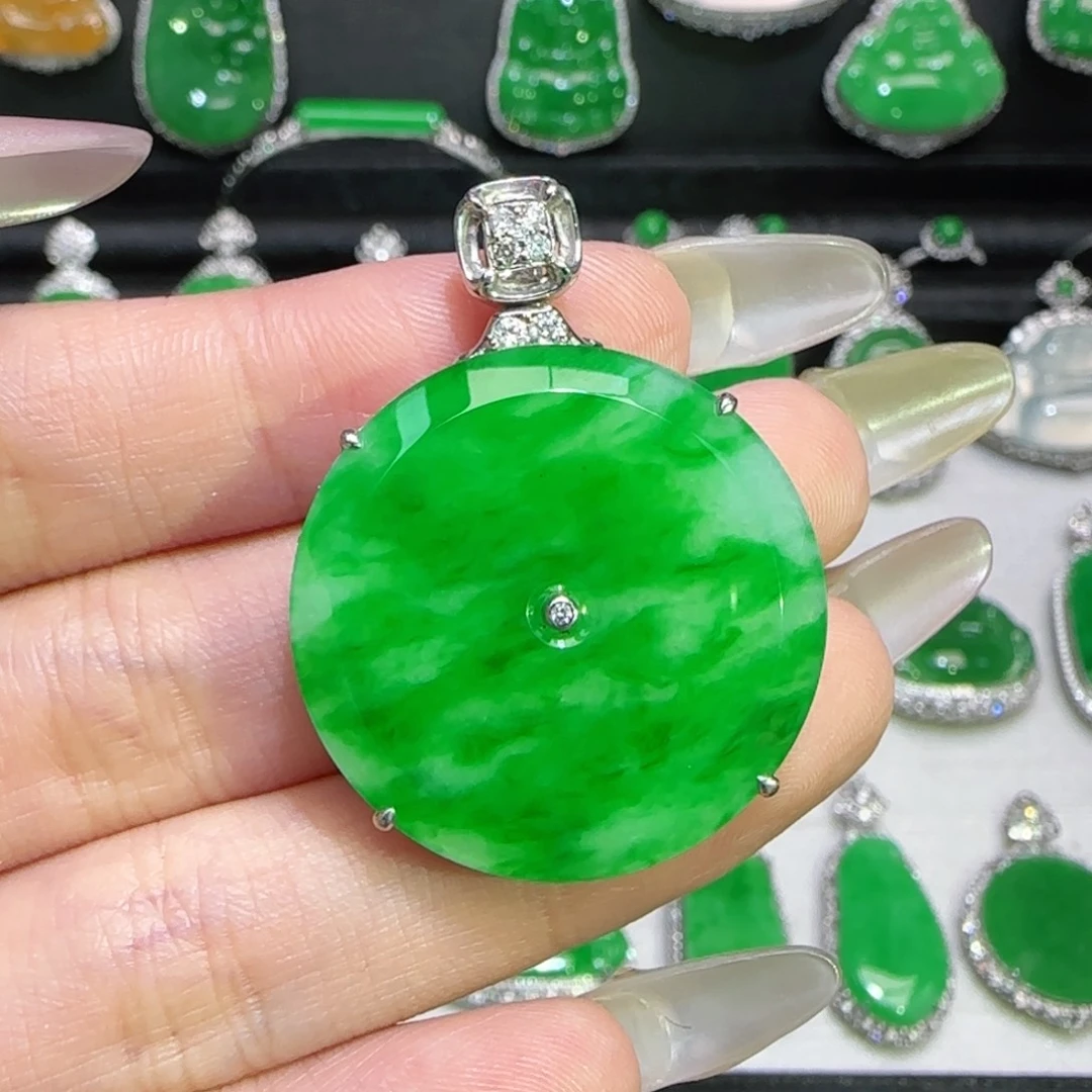 翡翠18K金镶嵌颈饰