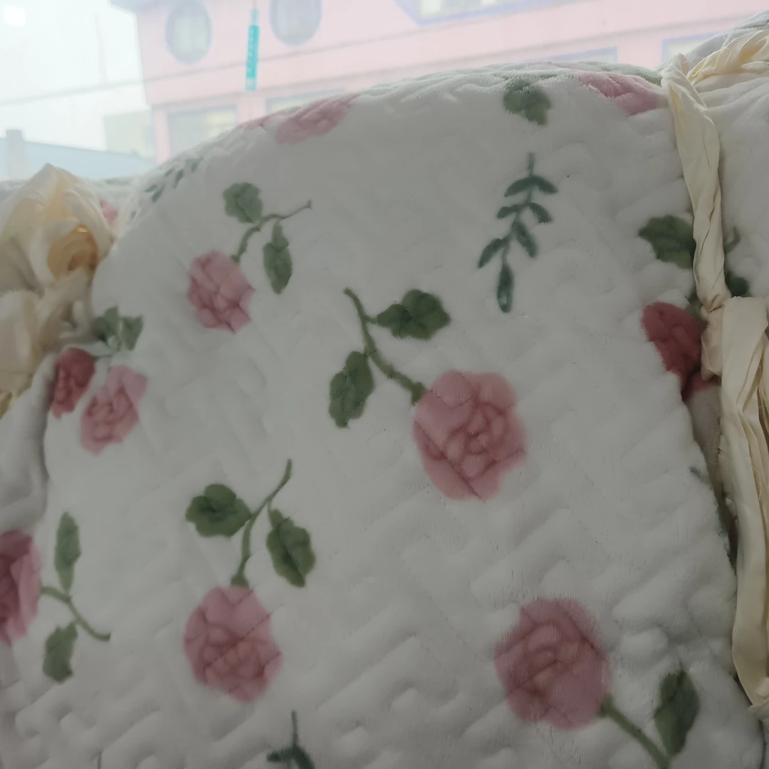 良玉推荐粉花绒绒床盖