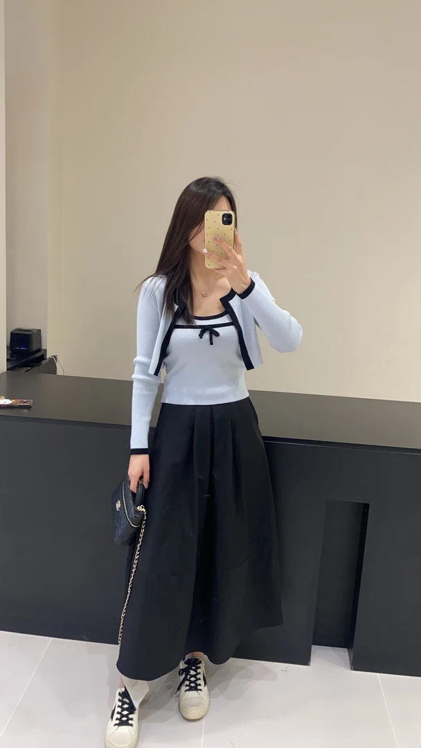 FW2025春蓝色两件套针织上衣