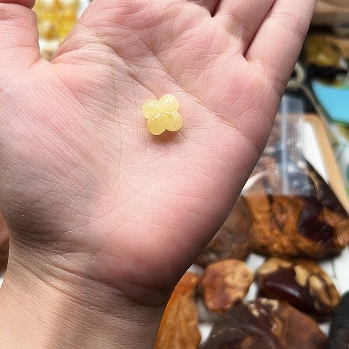 手链琥珀未镶嵌花瓣