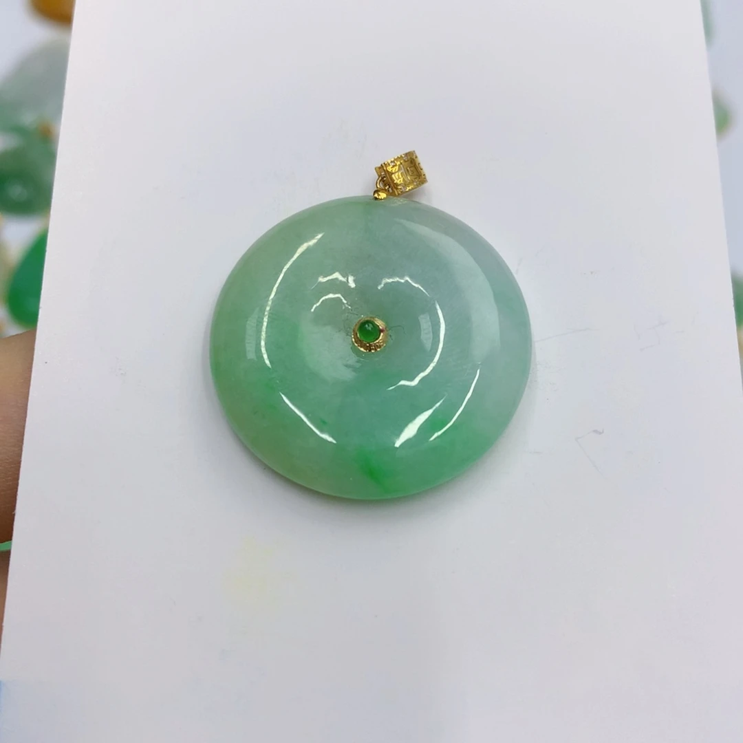 翡翠18K金镶嵌颈饰翡翠