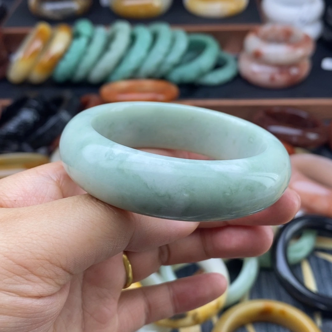 石英质玉（非洲翠）未镶嵌手镯
