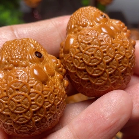 橄榄核手串/手链金币金蝉手球一对3.7左右