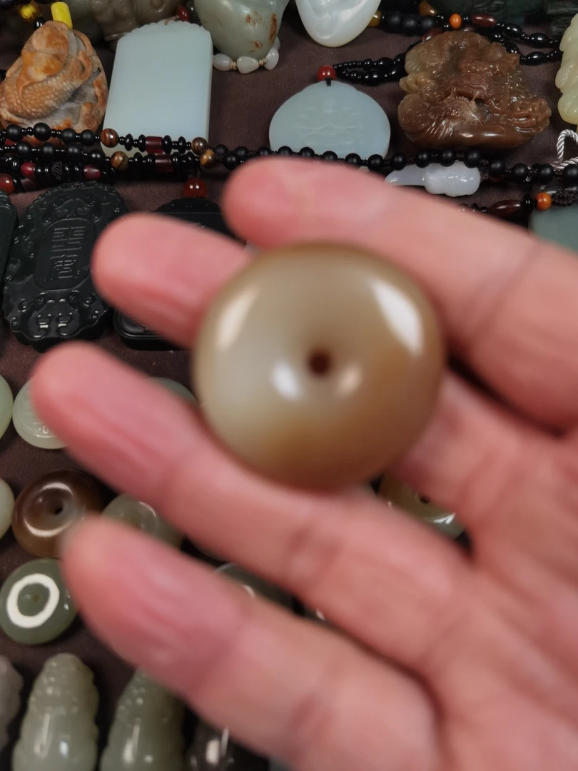 新疆且末和田玉平安扣