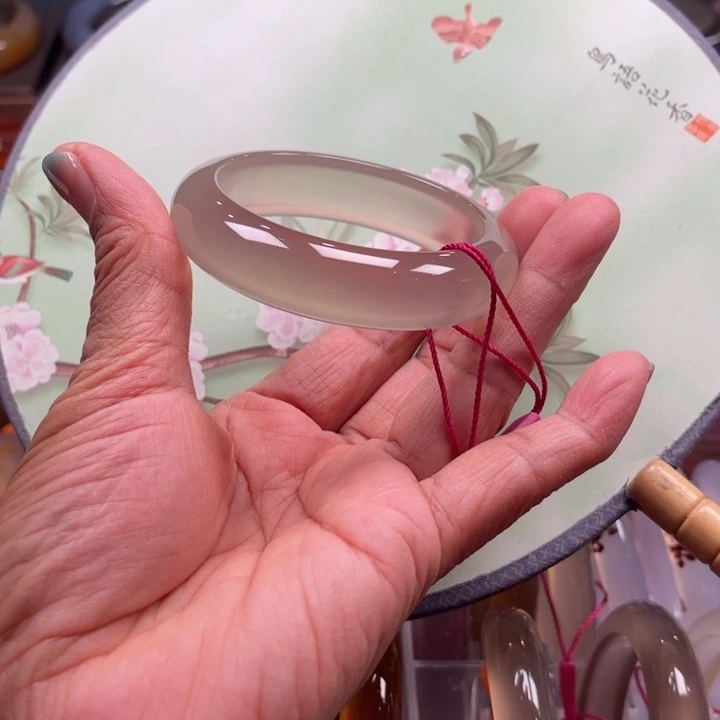 K***3玛瑙/玉髓未镶嵌手镯