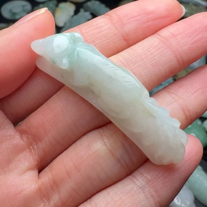 翡翠未镶嵌颈饰手牌