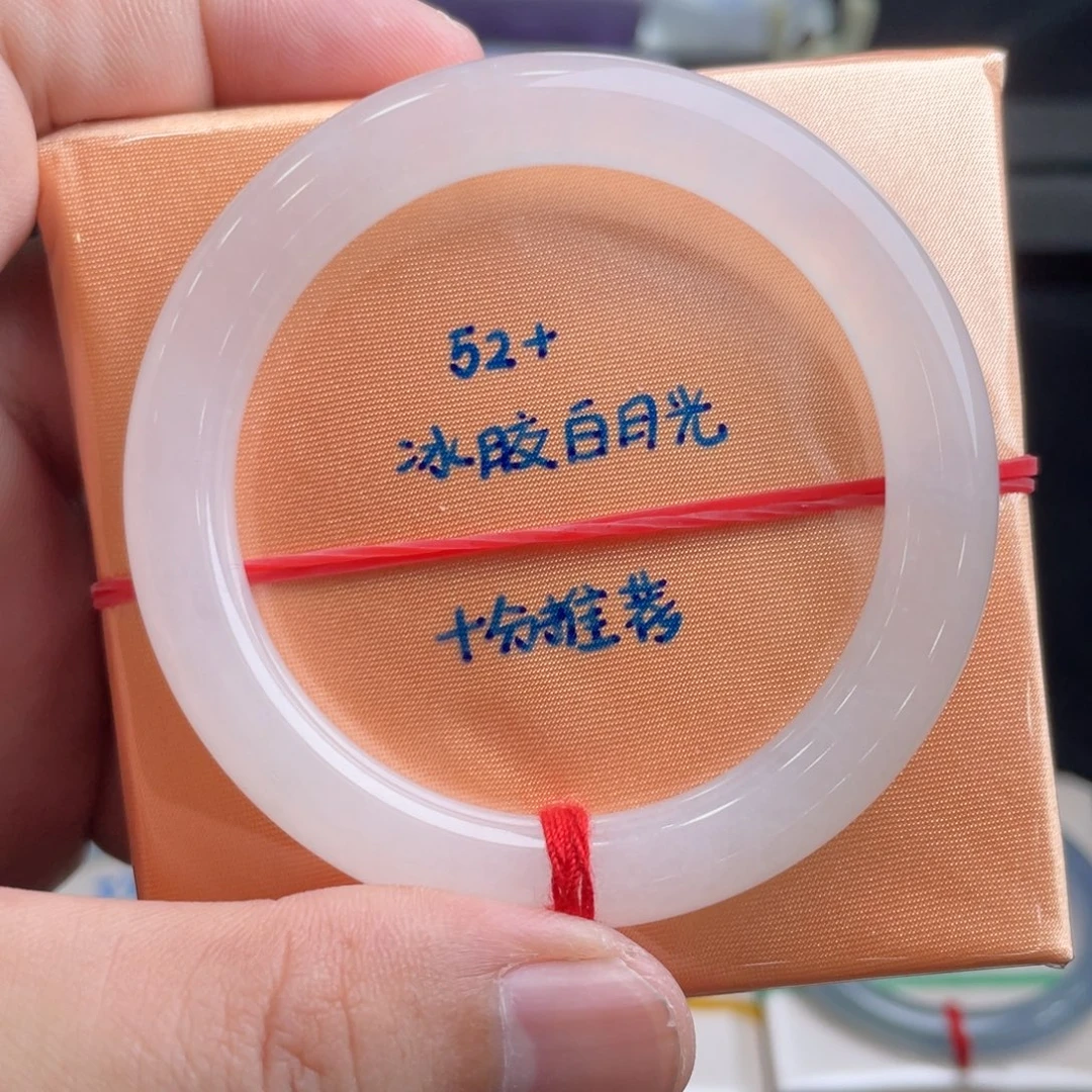 翡翠手镯未镶嵌翡翠手镯