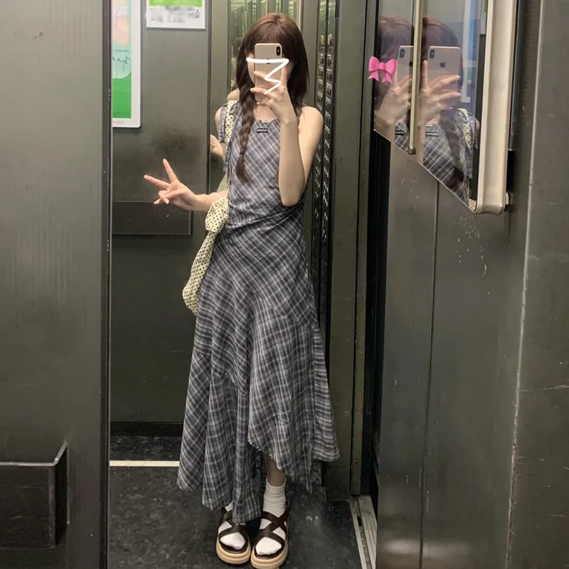 法式格子挂脖吊带连衣裙子女夏季新款无袖背心长裙不规则气质3469