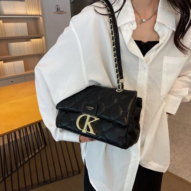 香港品牌高级感包包女2025新款轻奢单肩小方包小香风菱格斜挎包