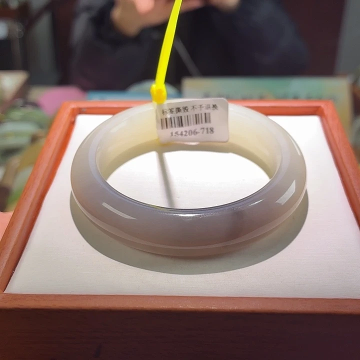 和田玉未镶嵌手镯30。 51