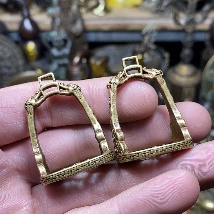 瘦***瘦小杨推荐铜物件一个