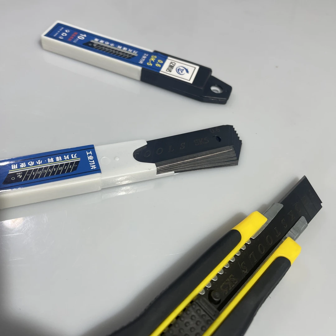 防滑包胶美工刀黑色刀片美工刀