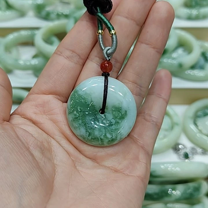 透闪石-蛇纹石玉颈饰未镶嵌