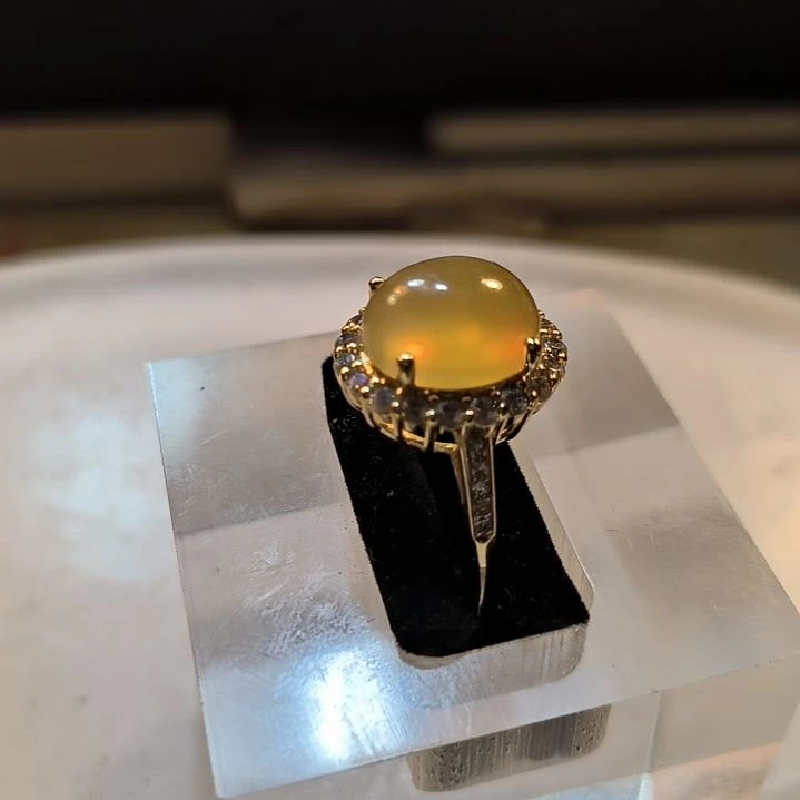 余***石英岩玉未镶嵌戒面