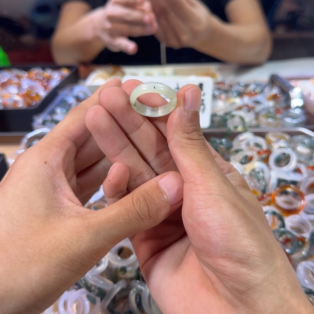 玛瑙/玉髓戒指未镶嵌84号19 圈有瑕疵看好下单