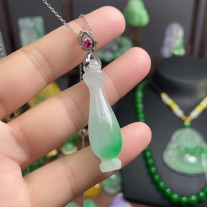 翡翠未镶嵌吊坠(赠链)