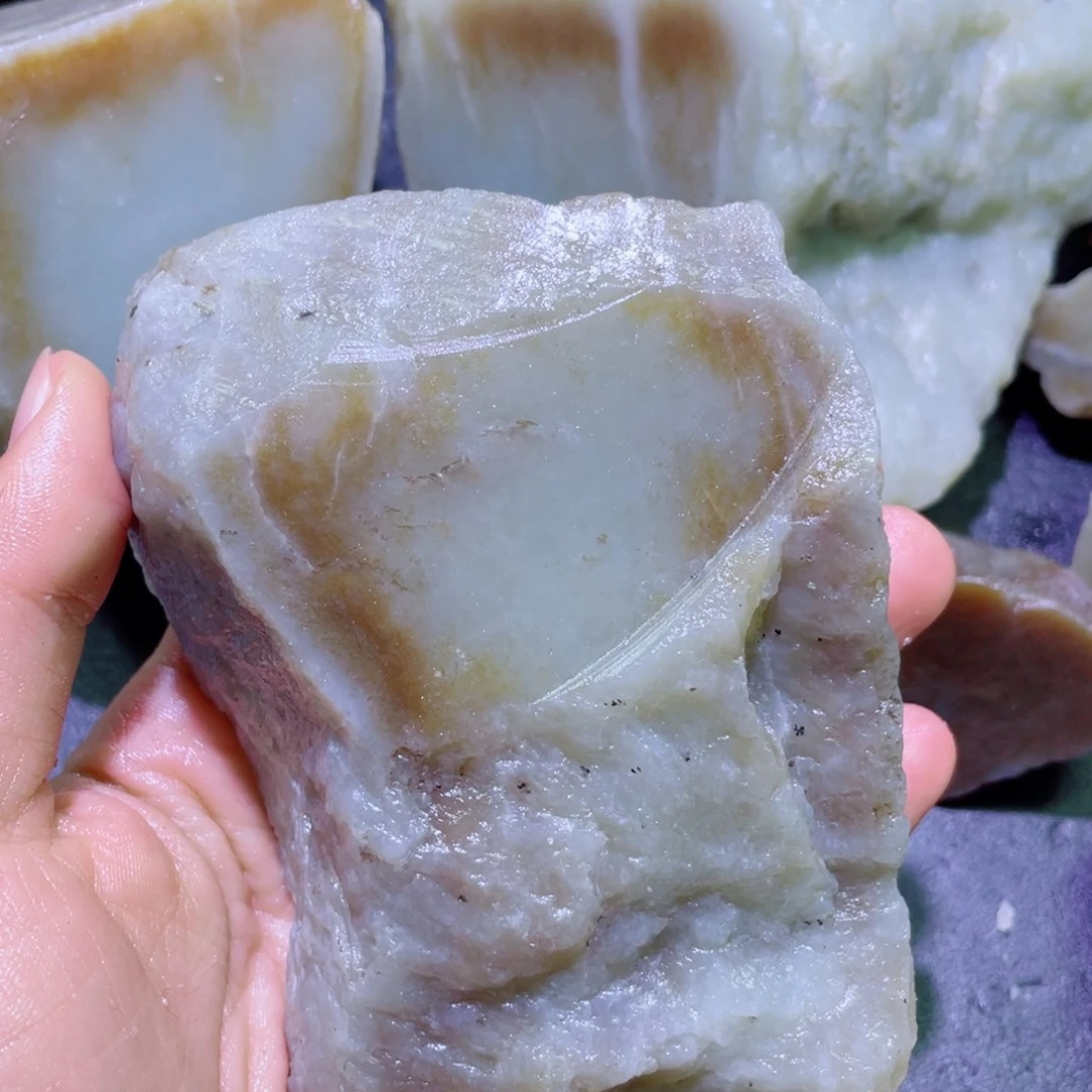 和田玉未镶嵌珠宝半成品