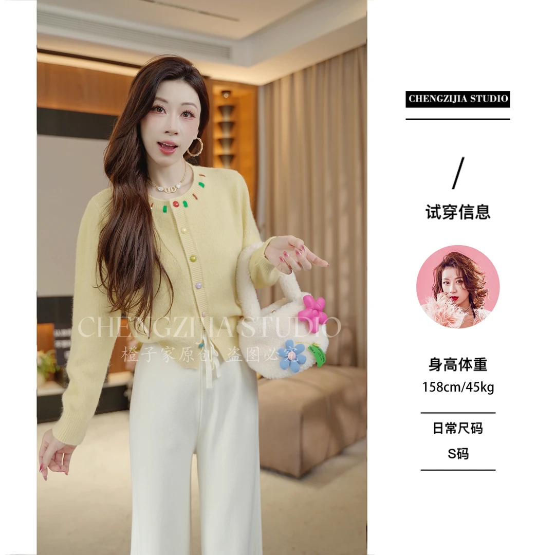 【裴诗婷】MY00147彩色扣开衫圆领毛衣