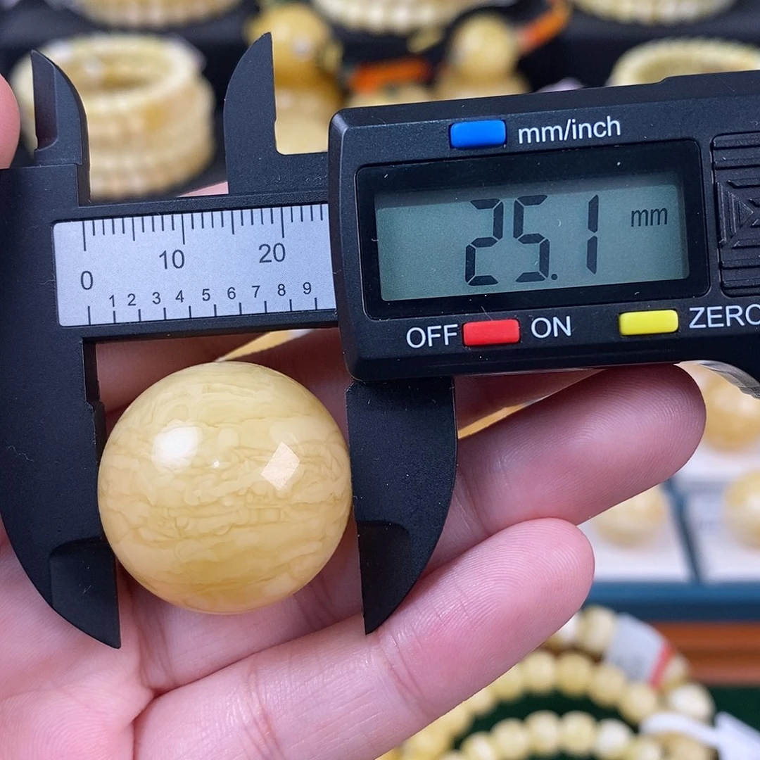 蜜蜡未镶嵌珠宝奇石