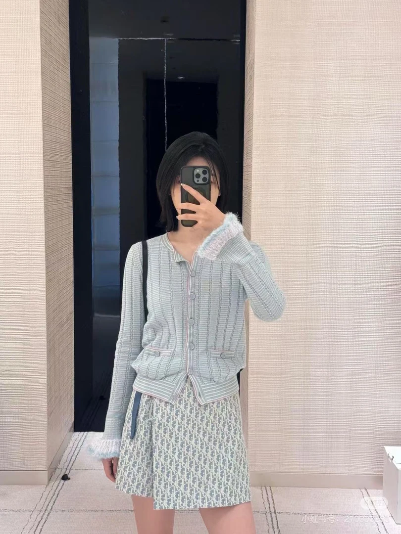 ♥Ch*♥2025新品上架 小香毛衣 日常出行或聚会轻松驾 定制面辅料