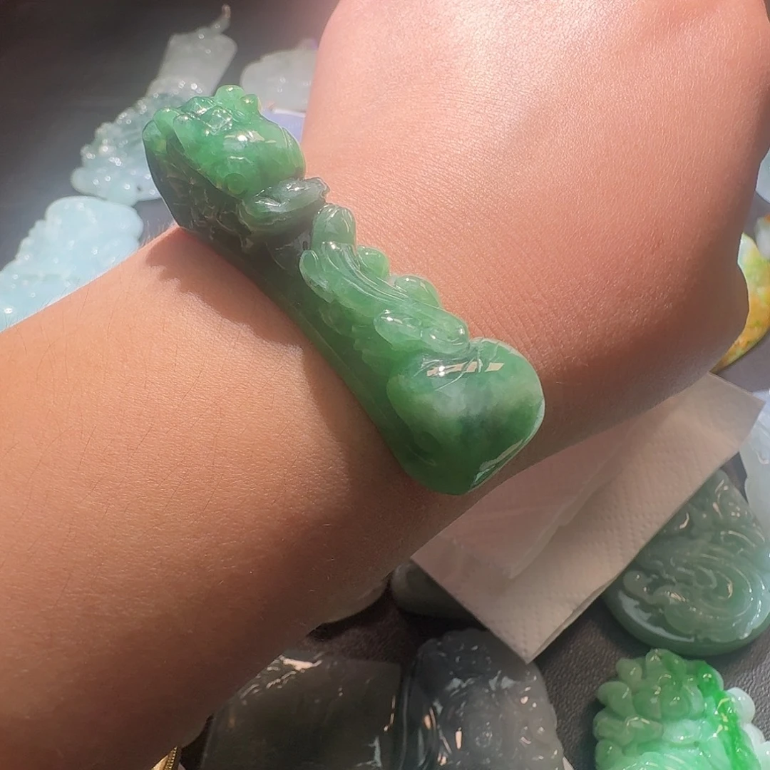 翡翠未镶嵌颈饰吊坠