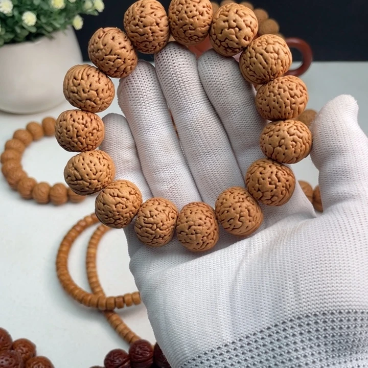 一***顿桃木老树苹果园桃核手串