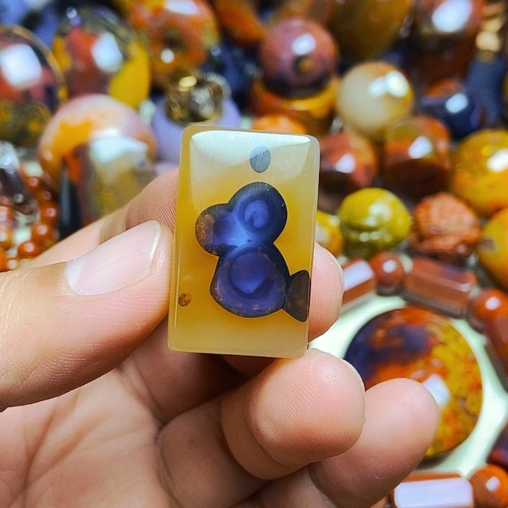 作***光未镶嵌颈饰玛瑙/玉髓