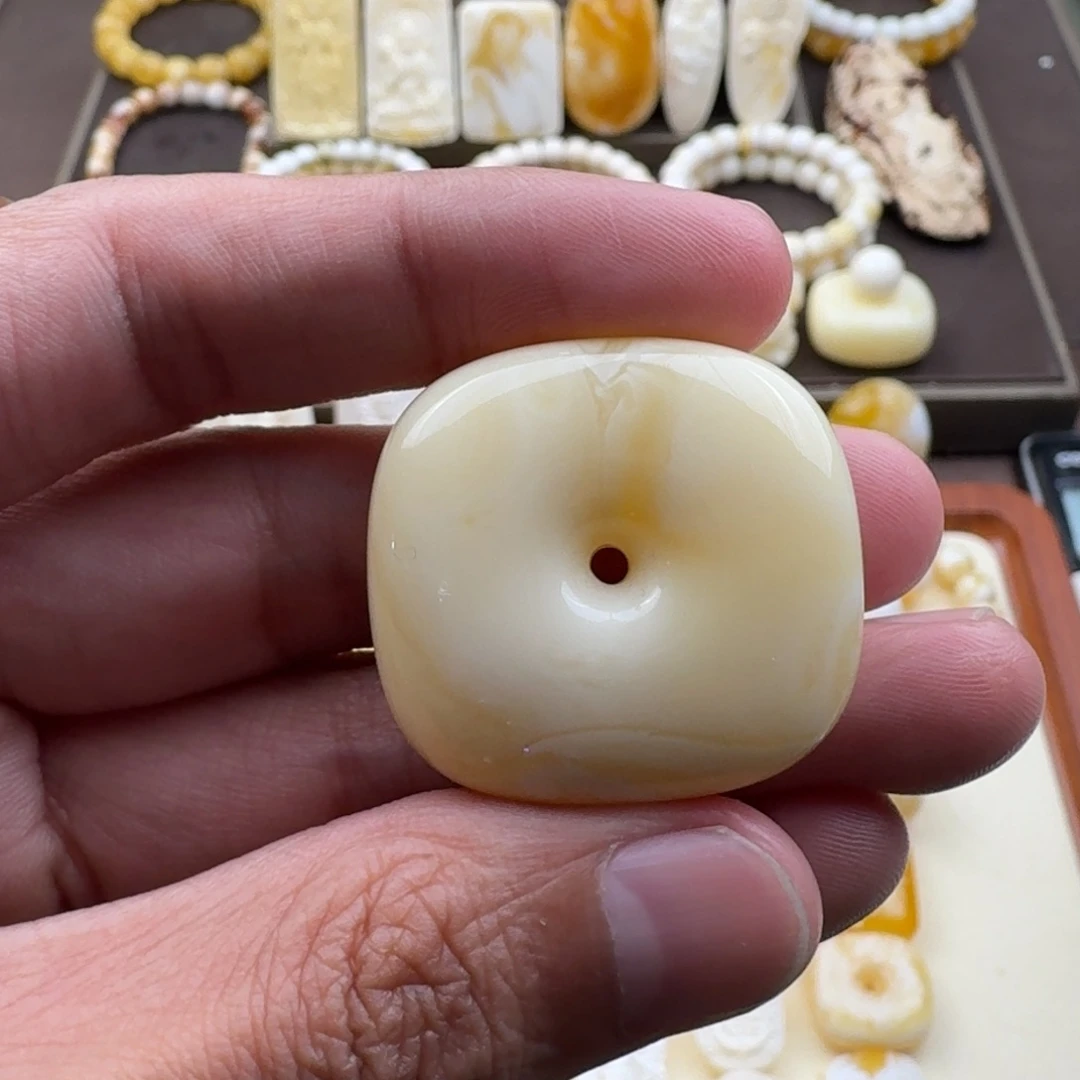 琥珀未镶嵌裸石蜜蜡