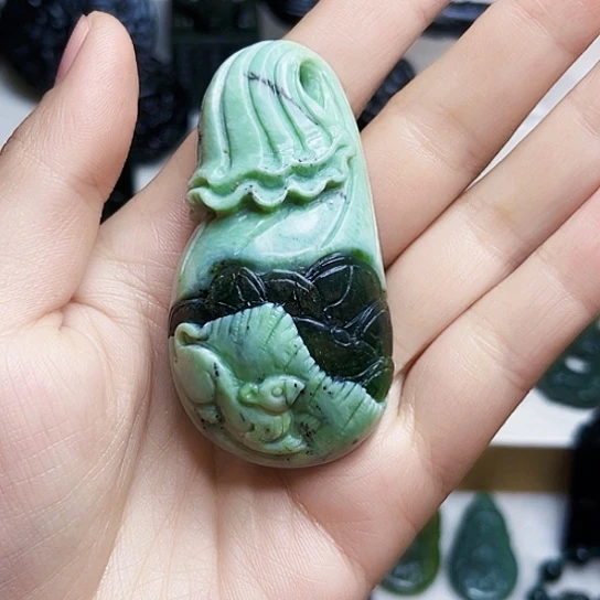 蛇纹石玉颈饰合金泰***绝