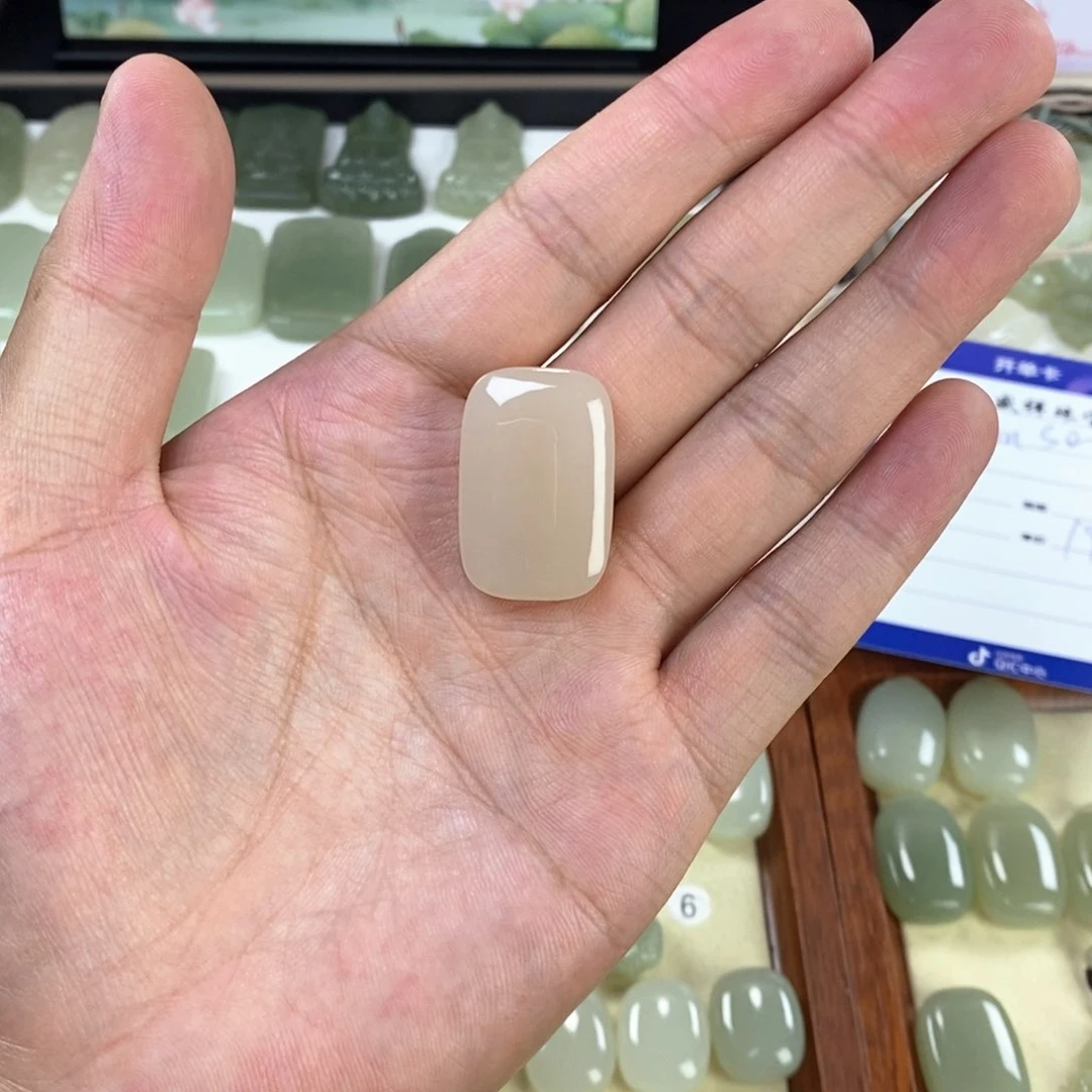 R***n和田玉未镶嵌颈饰