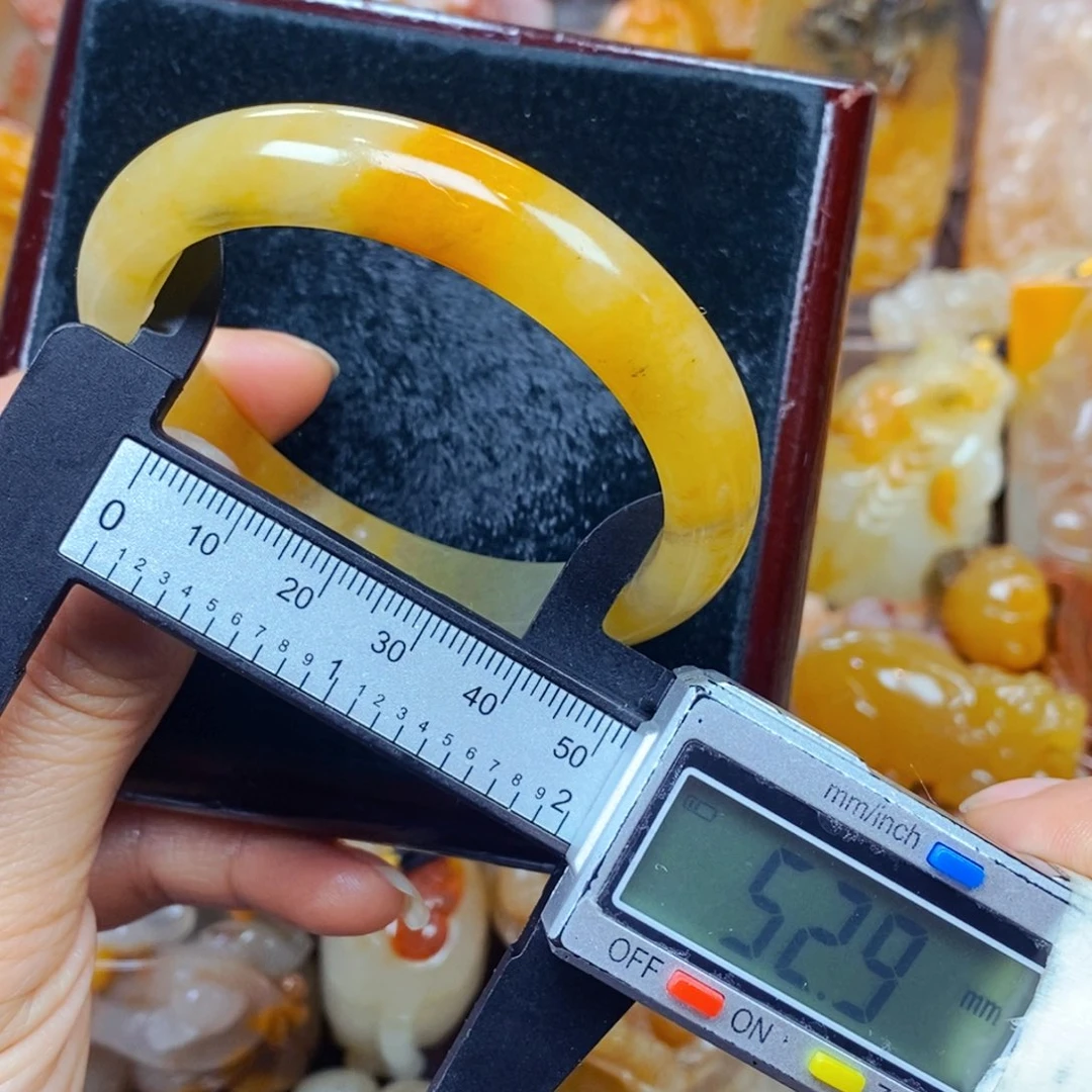 石英质玉（黄龙玉）未镶嵌颈饰