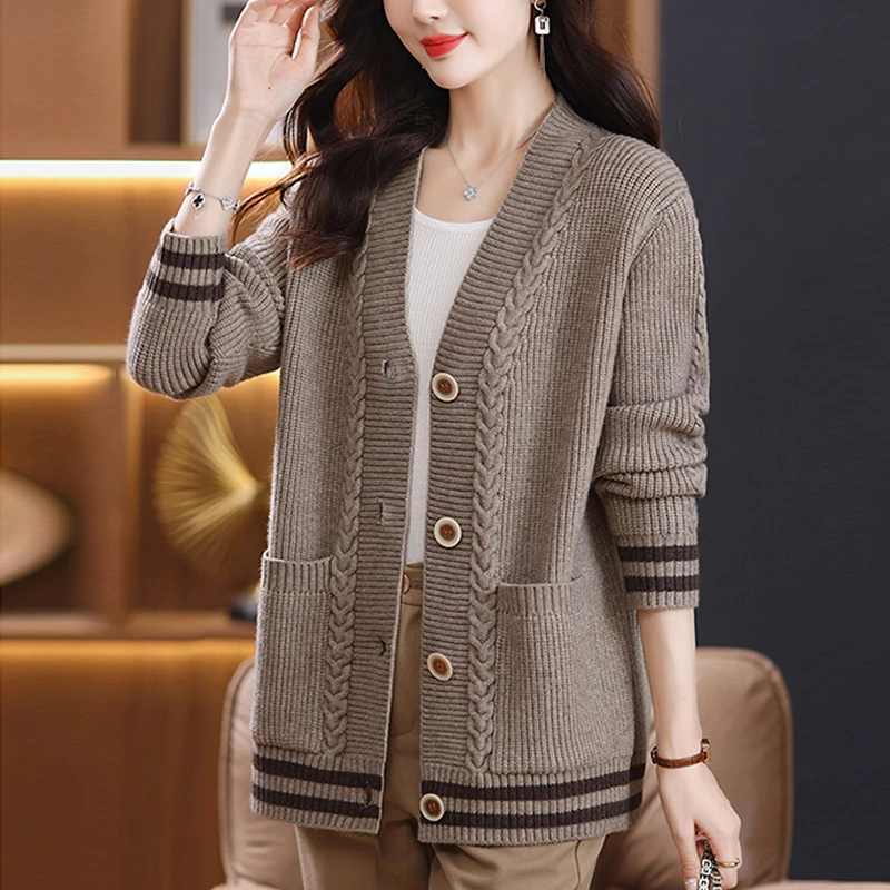 春秋季针织羊毛开衫女士外套宽松V领时尚拼色毛衣妈妈装百搭外穿