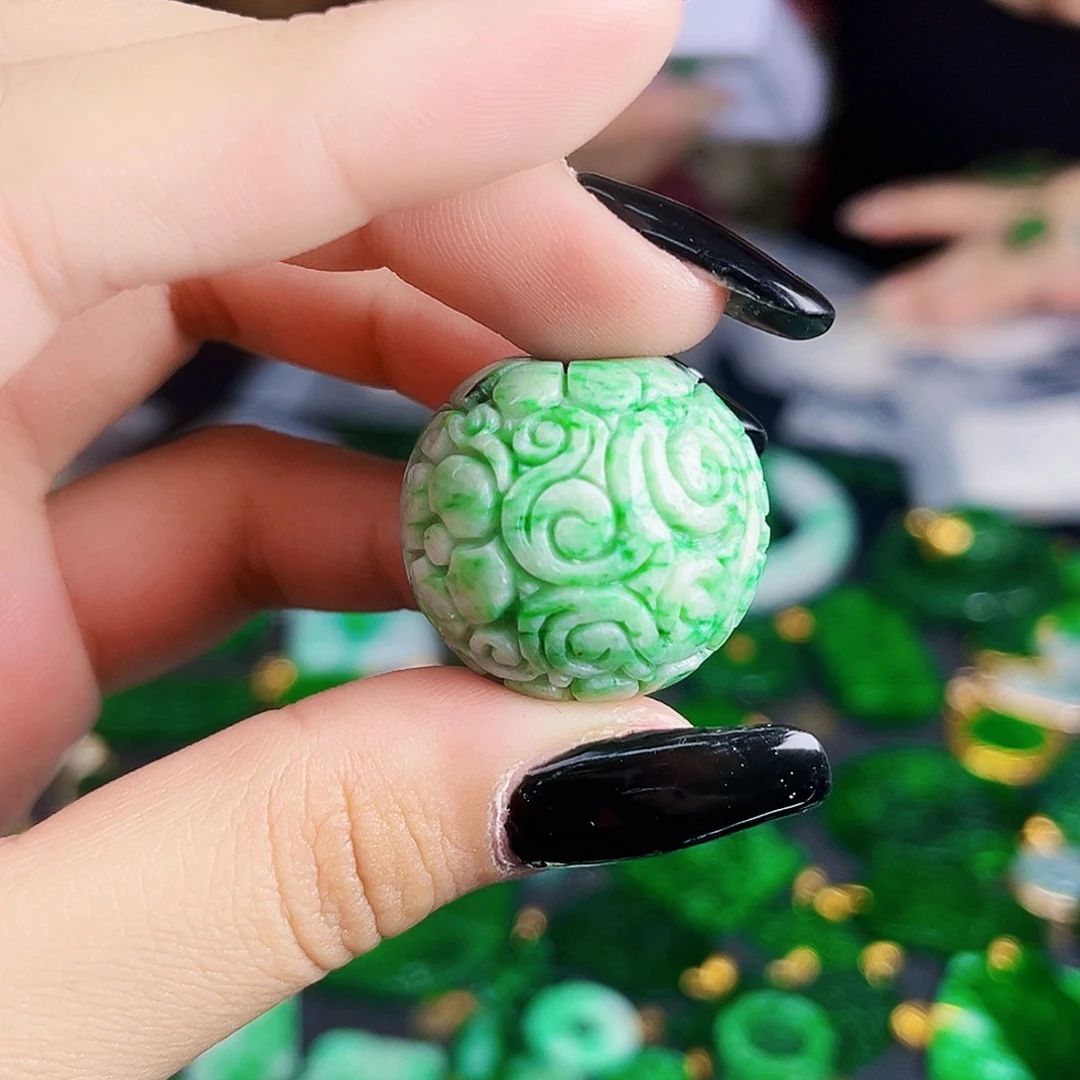 颈饰未镶嵌翡翠多样性