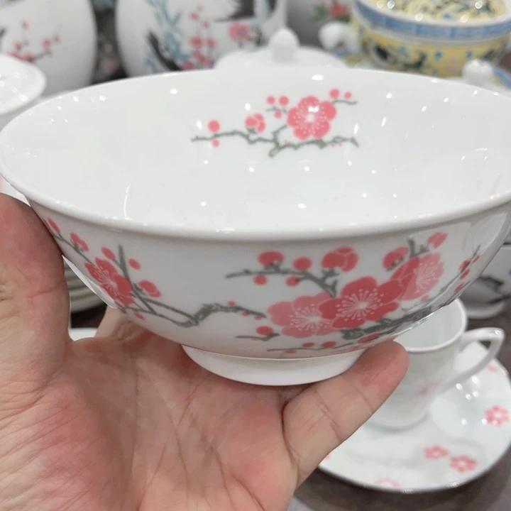 壶釉下五彩的瓷器和瓷器