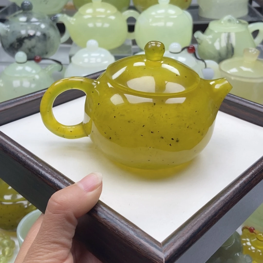 蛇纹石玉未镶嵌壶