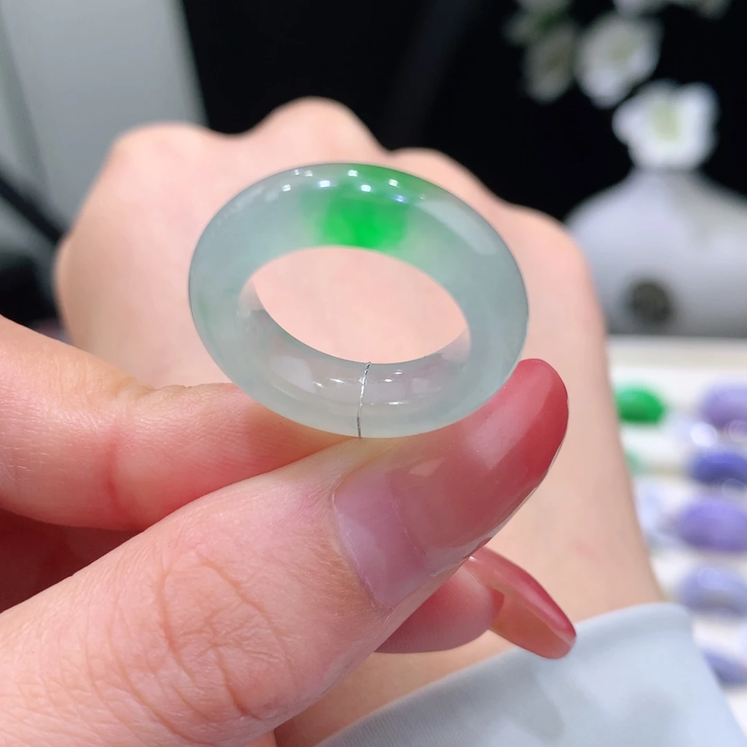 翡翠未镶嵌戒指翡翠