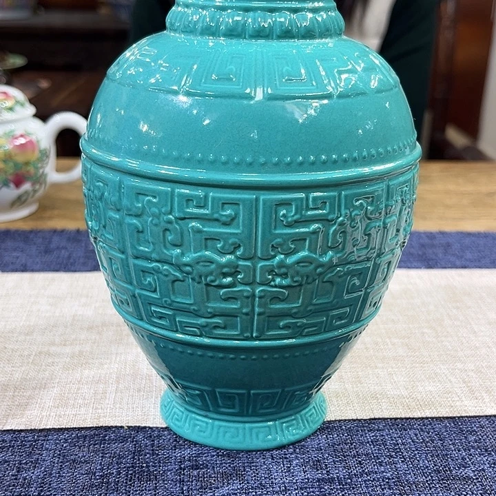 瓷瓶松石绿秞雕刻龙纹瓶